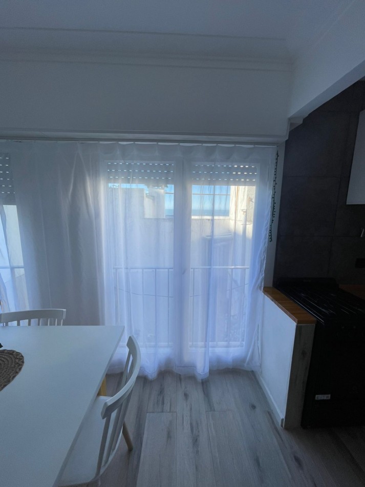 Departamento 2 ambientes con vista parcial al mar