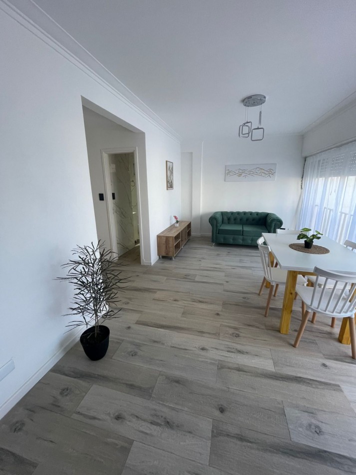 Departamento 2 ambientes con vista parcial al mar