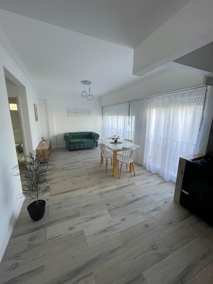 Departamento 2 ambientes con vista parcial al mar