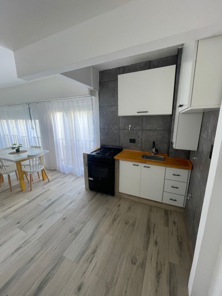 Departamento 2 ambientes con vista parcial al mar