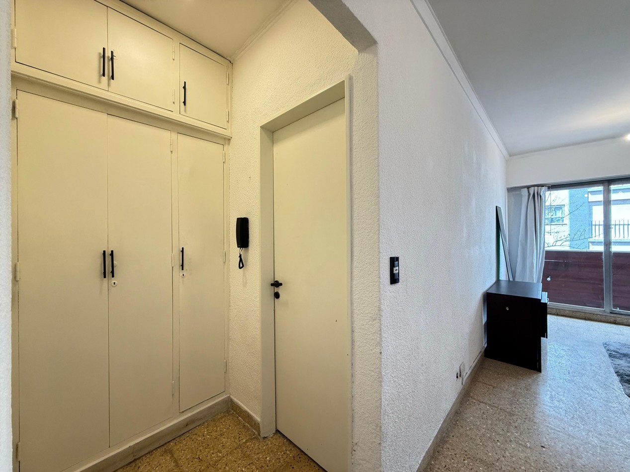 Departamento 3 ambientes a la calle con balcon saliente todo externo