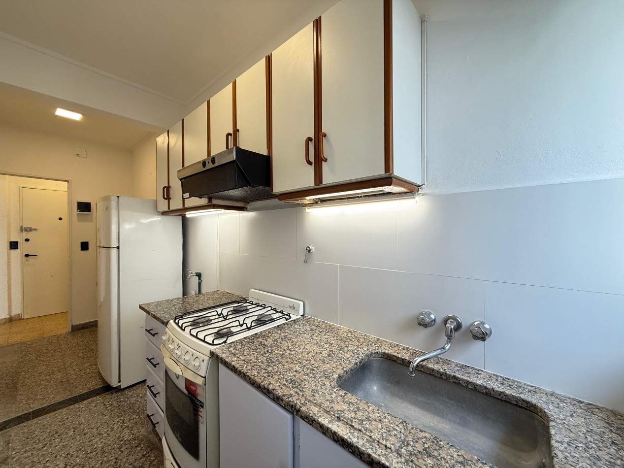 Departamento 3 ambientes a la calle con balcon saliente todo externo