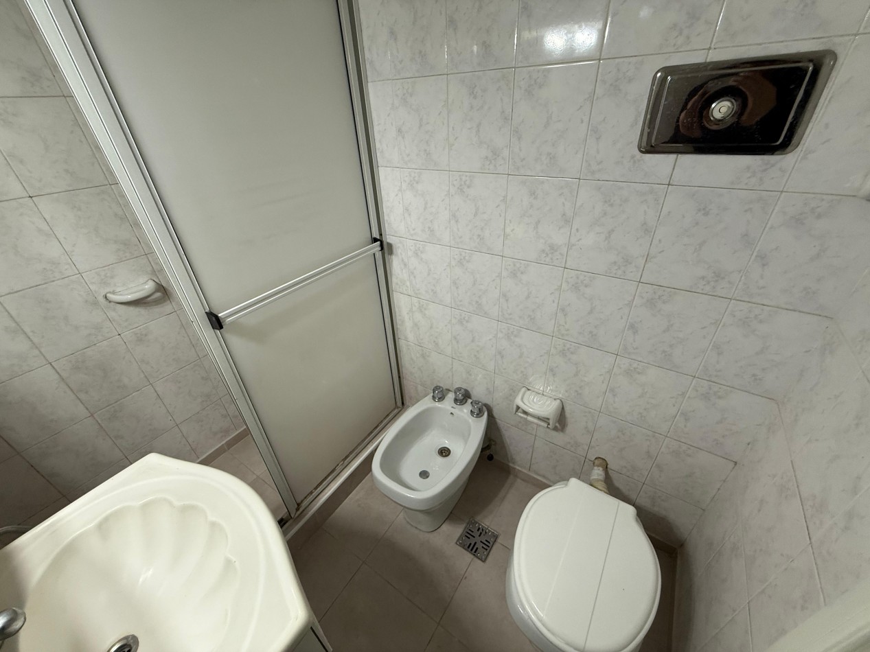 Departamento 3 ambientes a la calle con balcon saliente todo externo