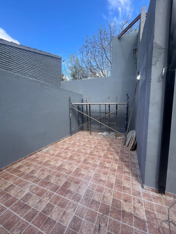 PH 3 ambientes Planta baja al frente con cochera descubierta