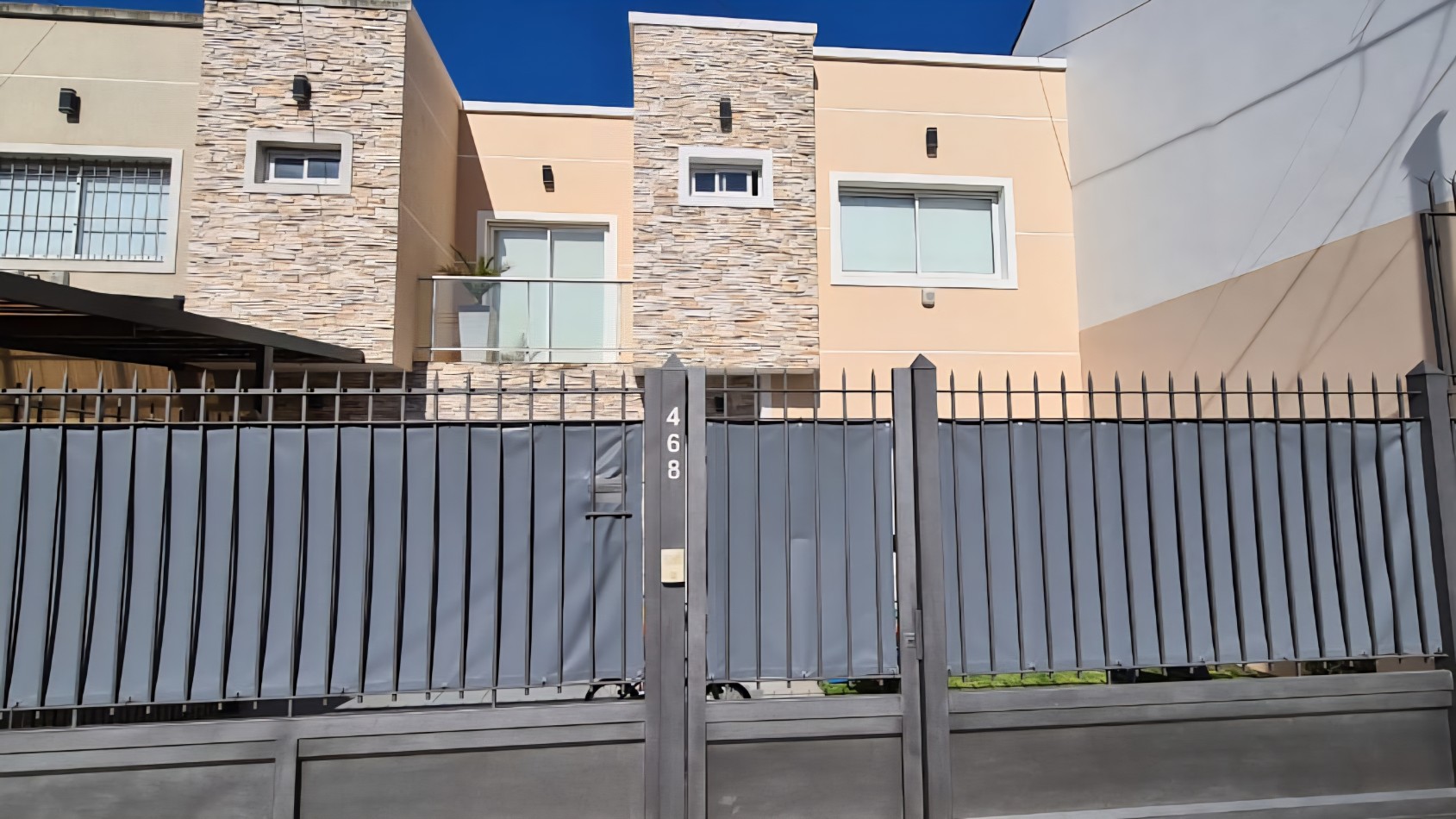 CASA 5 AMBIENTES CON COCHERA Y PATIO PARQUE LURO