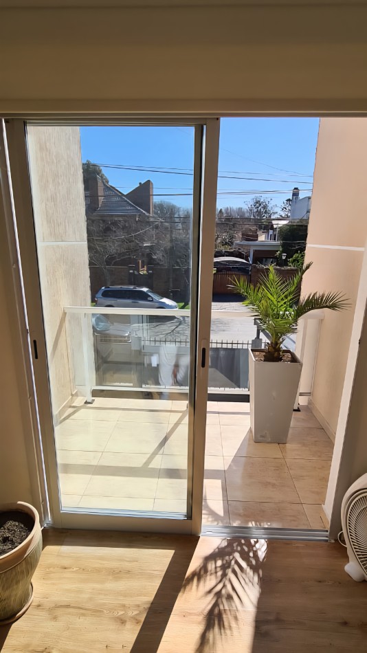 CASA 5 AMBIENTES CON COCHERA Y PATIO PARQUE LURO