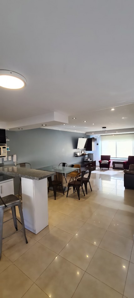 CASA 5 AMBIENTES CON COCHERA Y PATIO PARQUE LURO