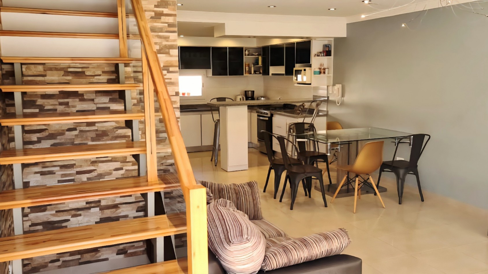 CASA 5 AMBIENTES CON COCHERA Y PATIO PARQUE LURO