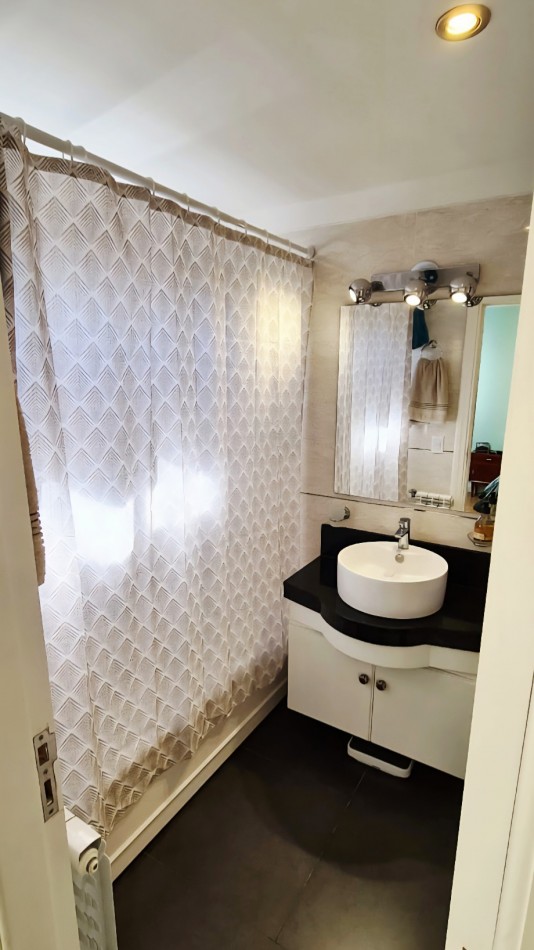 CASA 5 AMBIENTES CON COCHERA Y PATIO PARQUE LURO