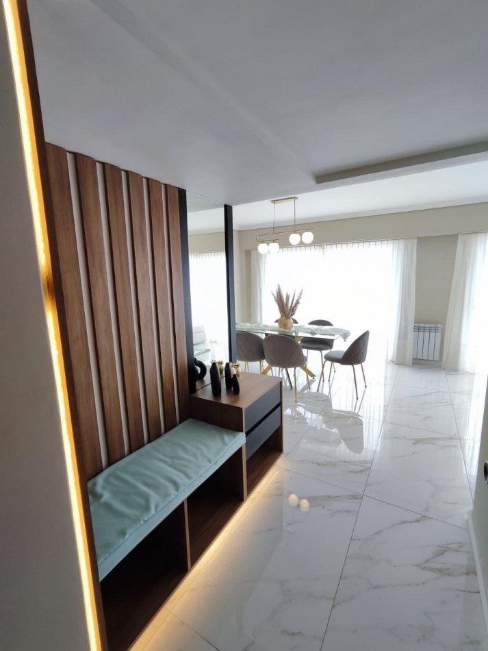 Departamento 4 Ambientes a la calle con cochera