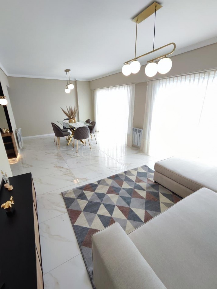 Departamento 4 Ambientes a la calle con cochera