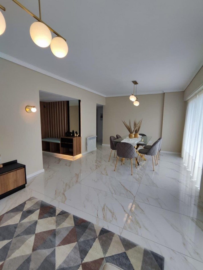 Departamento 4 Ambientes a la calle con cochera