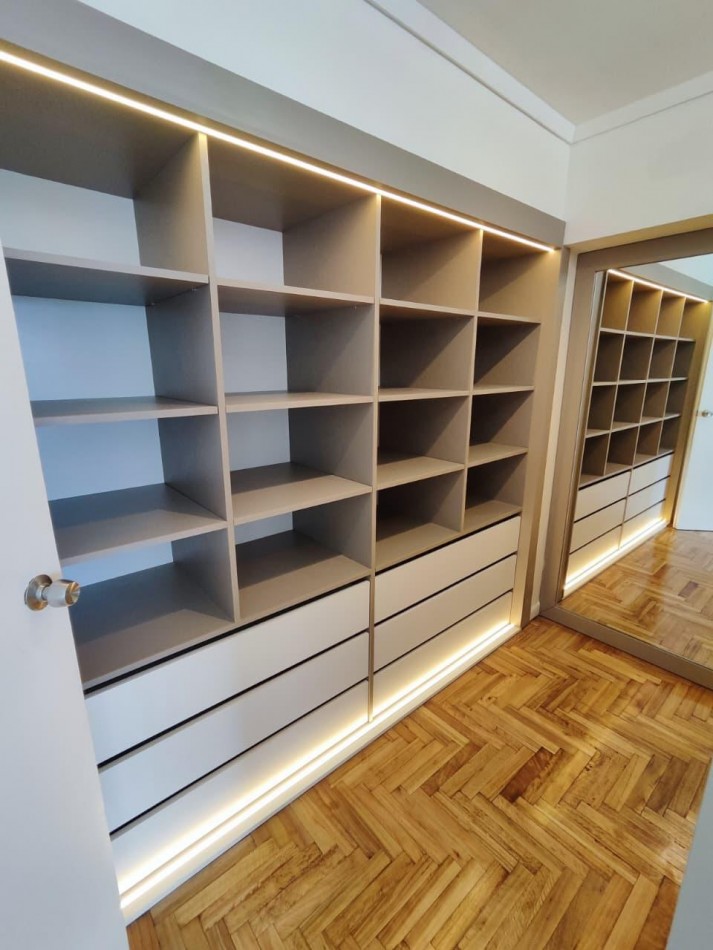 Departamento 4 Ambientes a la calle con cochera