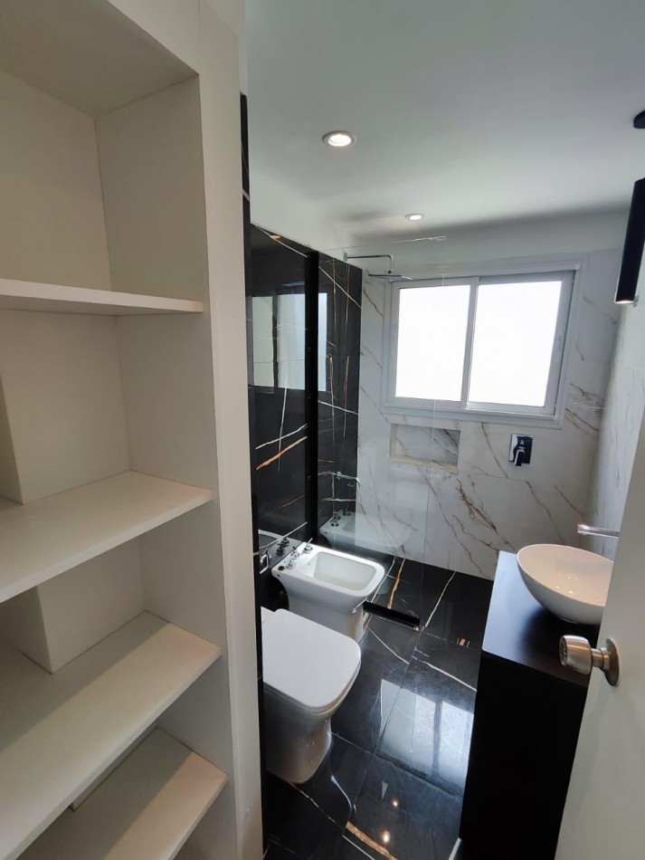 Departamento 4 Ambientes a la calle con cochera