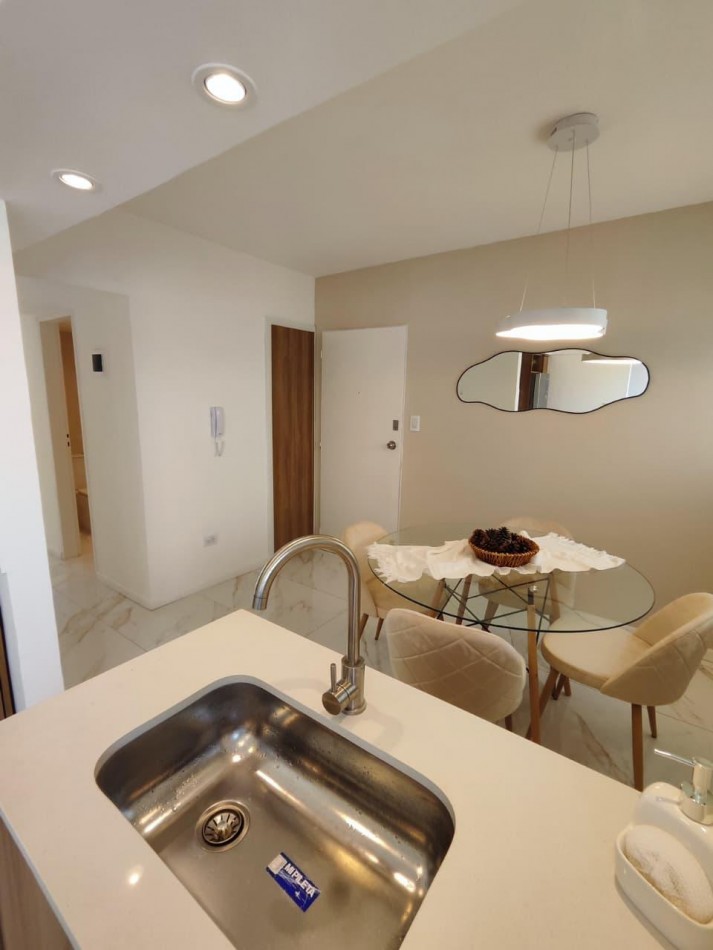 Departamento 4 Ambientes a la calle con cochera