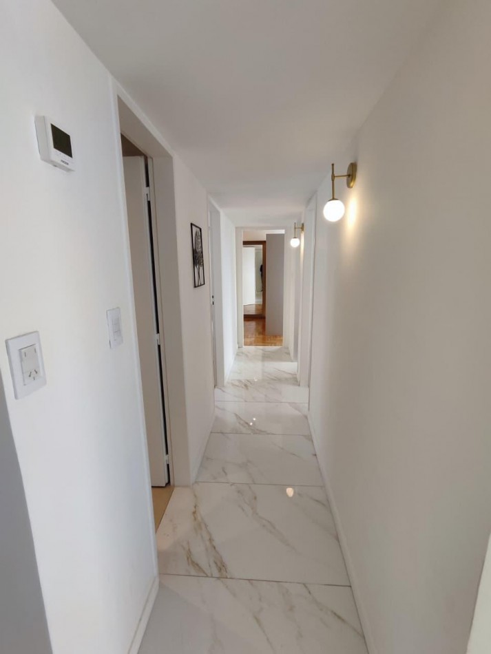 Departamento 4 Ambientes a la calle con cochera