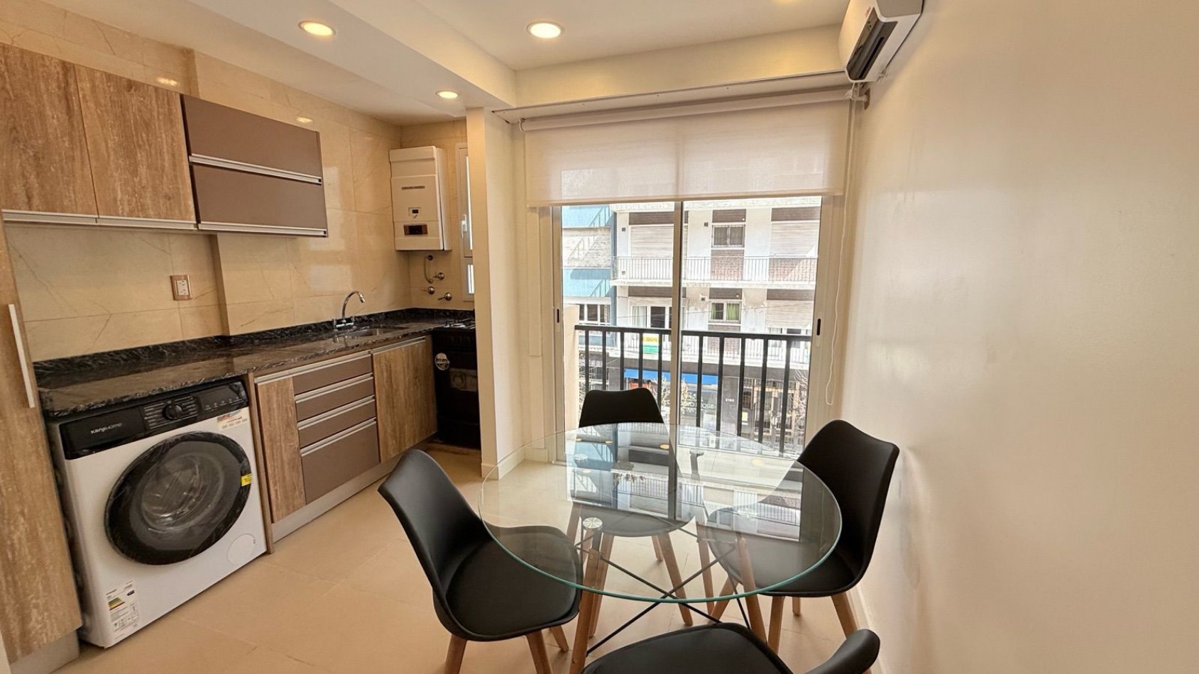 DEPARTAMENTO 1 AMBIENTE A LA CALLE CON BALCON