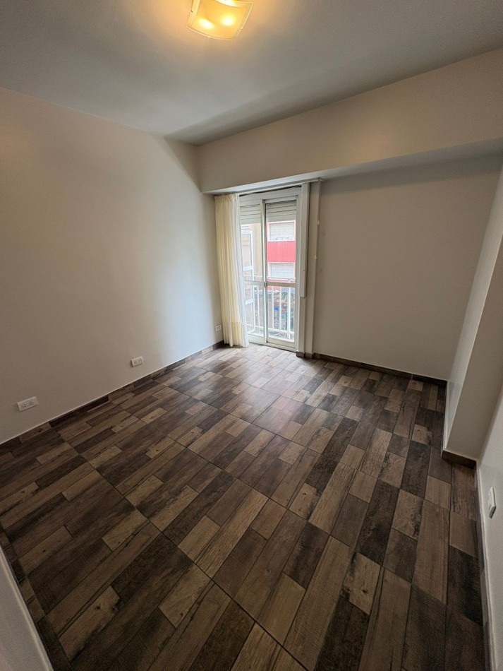 Oportunidad: 2 ambientes con balcon a la calle en el centro