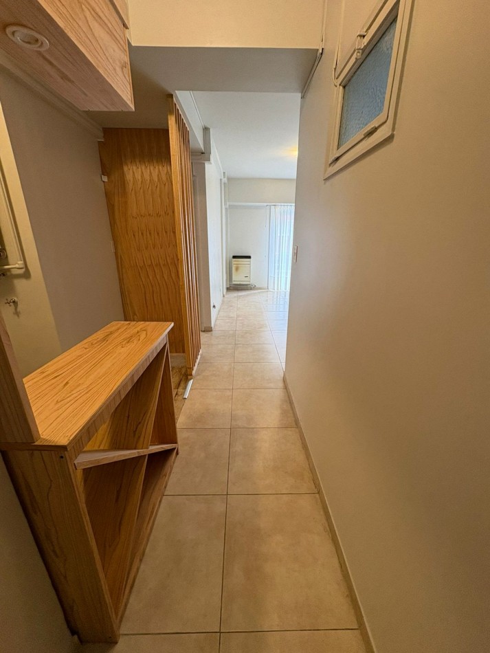 Oportunidad: 2 ambientes con balcon a la calle en el centro