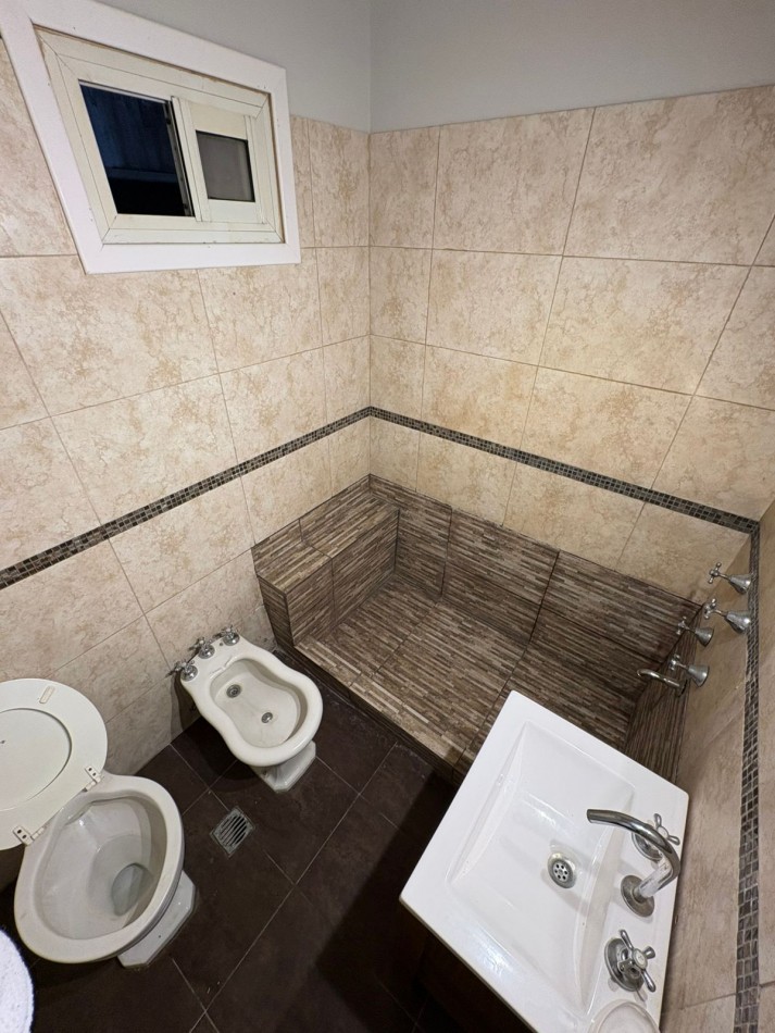 Oportunidad: 2 ambientes con balcon a la calle en el centro