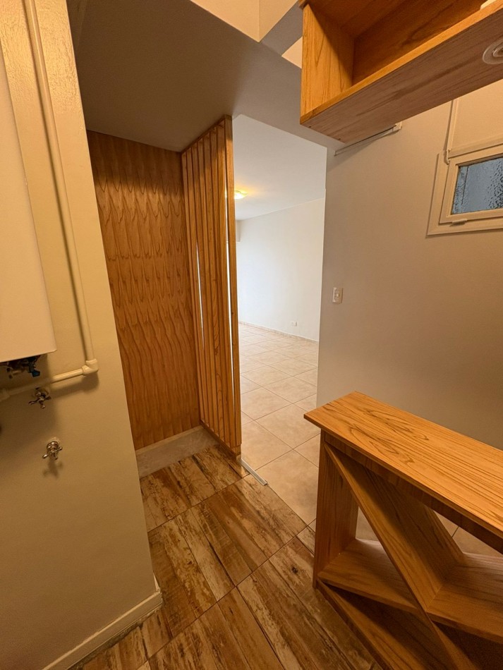 Oportunidad: 2 ambientes con balcon a la calle en el centro