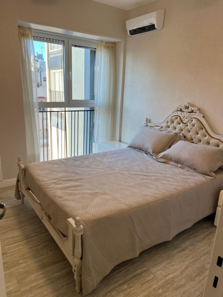 Departamento 4 ambientes a la calle en venta. centro