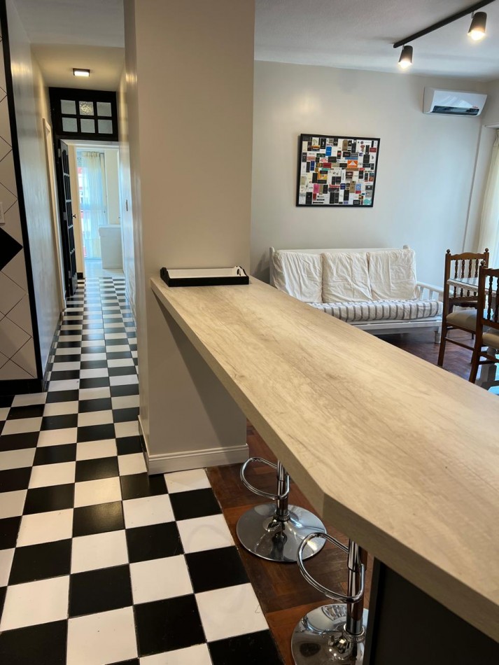 Departamento 4 ambientes a la calle en venta. centro