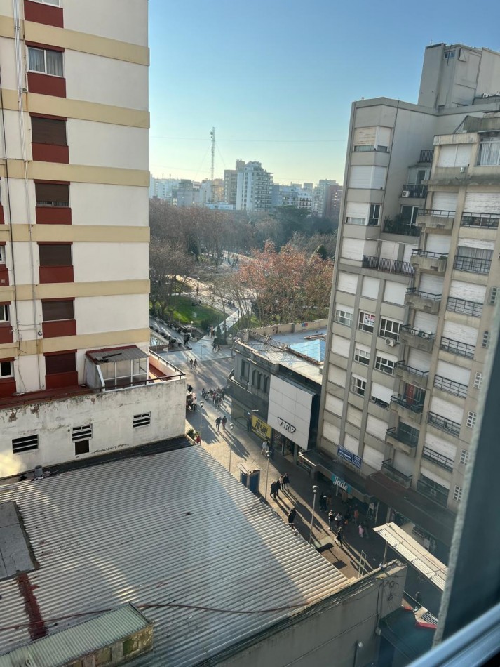 Departamento 4 ambientes a la calle en venta. centro