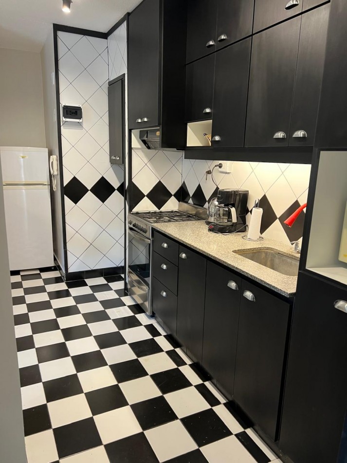 Departamento 4 ambientes a la calle en venta. centro