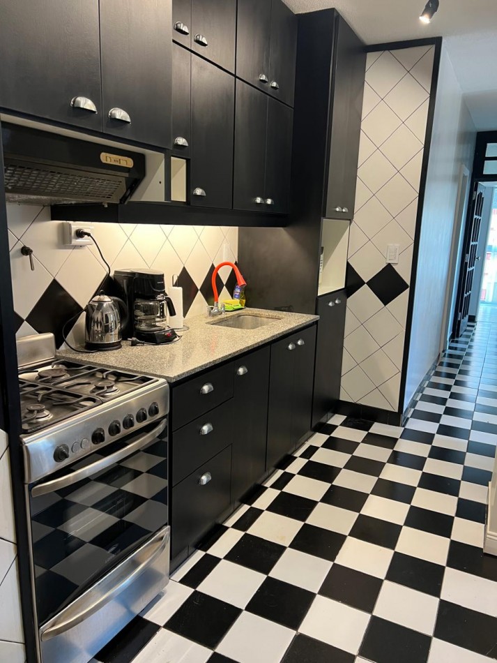 Departamento 4 ambientes a la calle en venta. centro