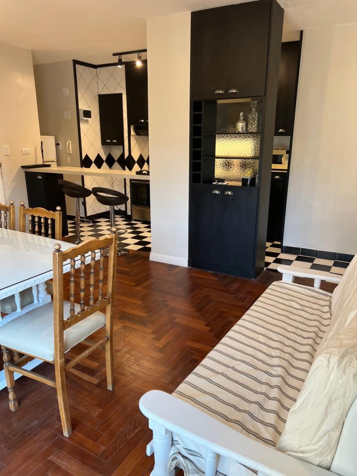 Departamento 4 ambientes a la calle en venta. centro