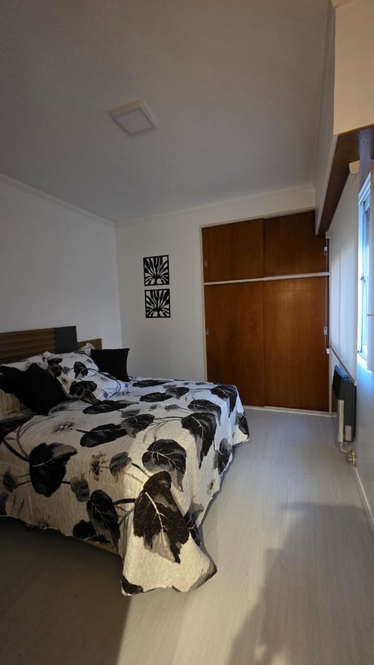 DEPARTAMENTO 3 AMBIENTES A LA CALLE CON BALCON Y ESPACIO DE COCHERA