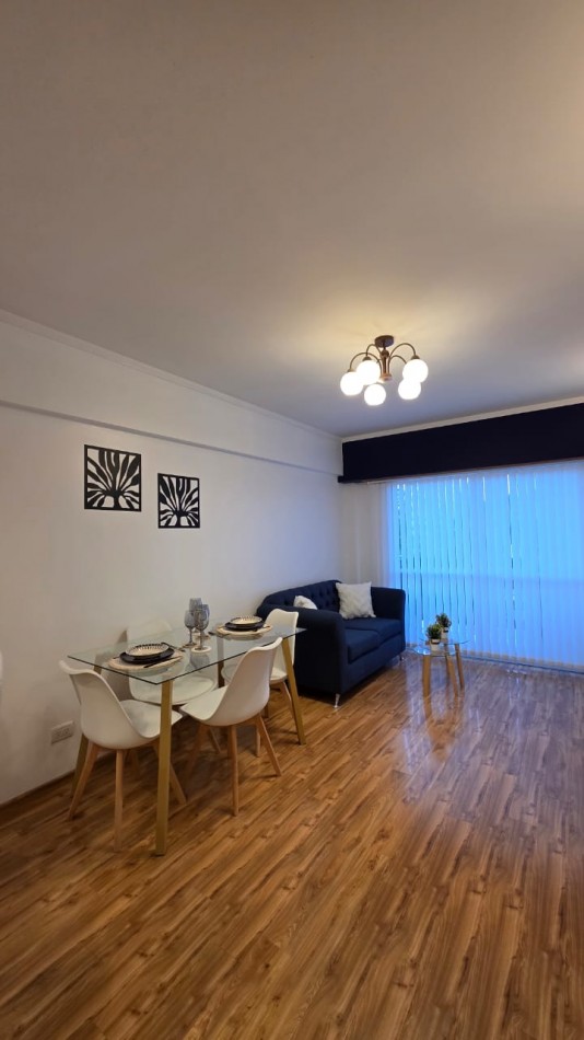 DEPARTAMENTO 3 AMBIENTES A LA CALLE CON BALCON Y ESPACIO DE COCHERA