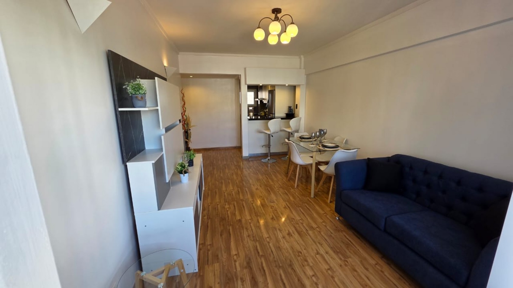 DEPARTAMENTO 3 AMBIENTES A LA CALLE CON BALCON Y ESPACIO DE COCHERA