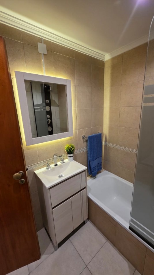 DEPARTAMENTO 3 AMBIENTES A LA CALLE CON BALCON Y ESPACIO DE COCHERA