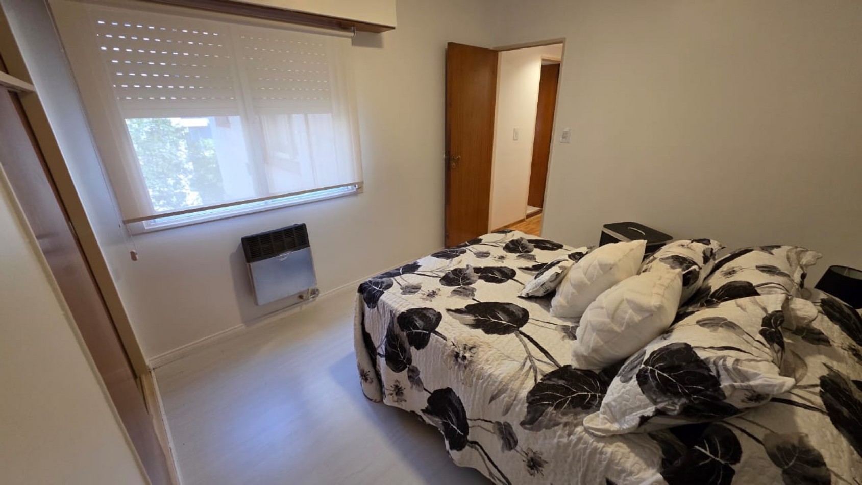 DEPARTAMENTO 3 AMBIENTES A LA CALLE CON BALCON Y ESPACIO DE COCHERA