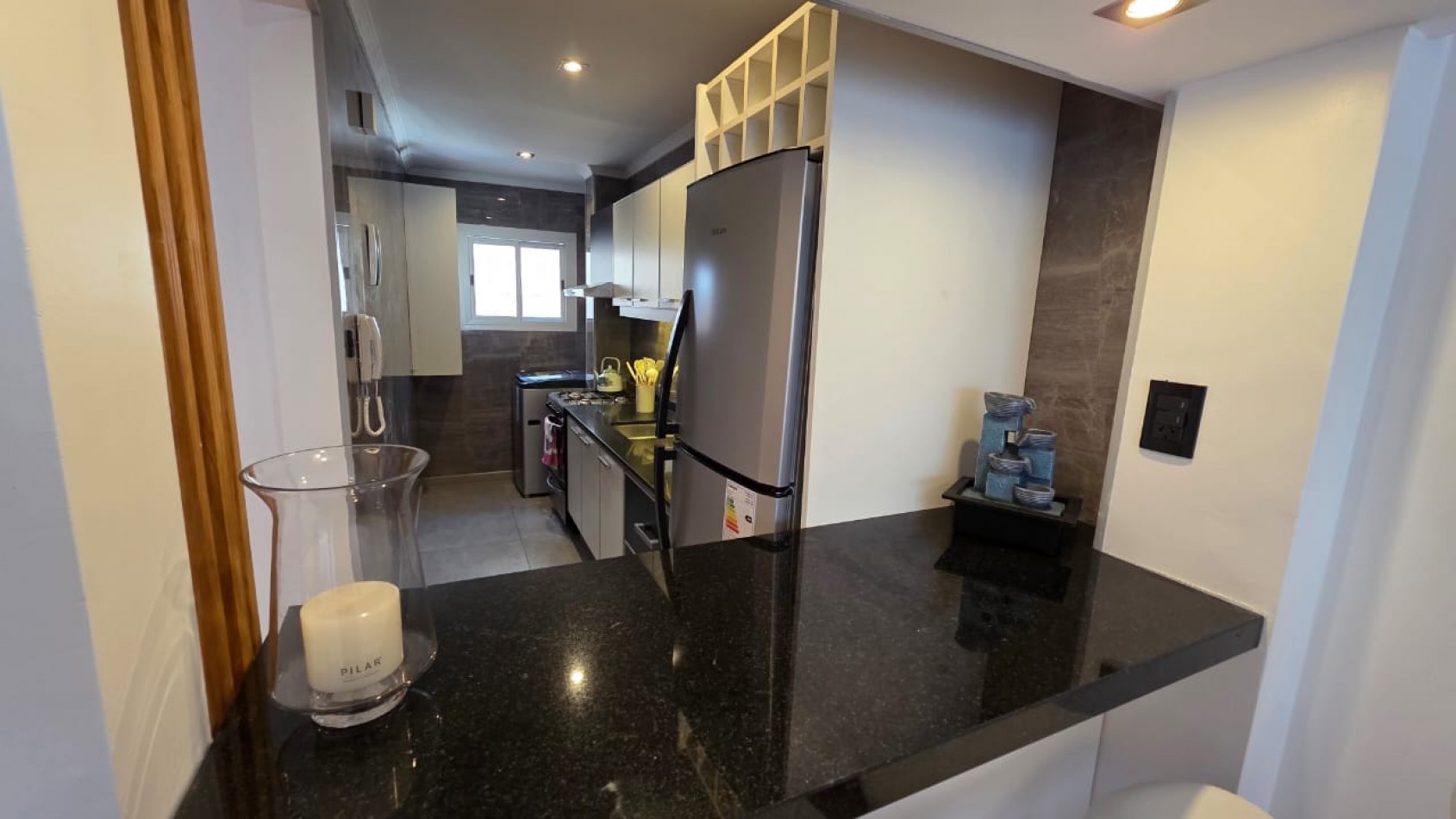 DEPARTAMENTO 3 AMBIENTES A LA CALLE CON BALCON Y ESPACIO DE COCHERA