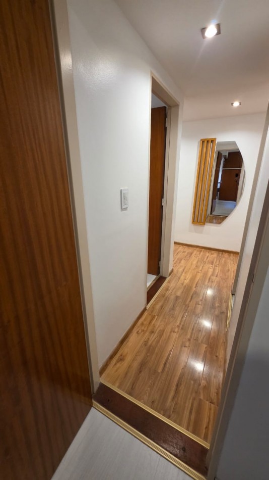 DEPARTAMENTO 3 AMBIENTES A LA CALLE CON BALCON Y ESPACIO DE COCHERA