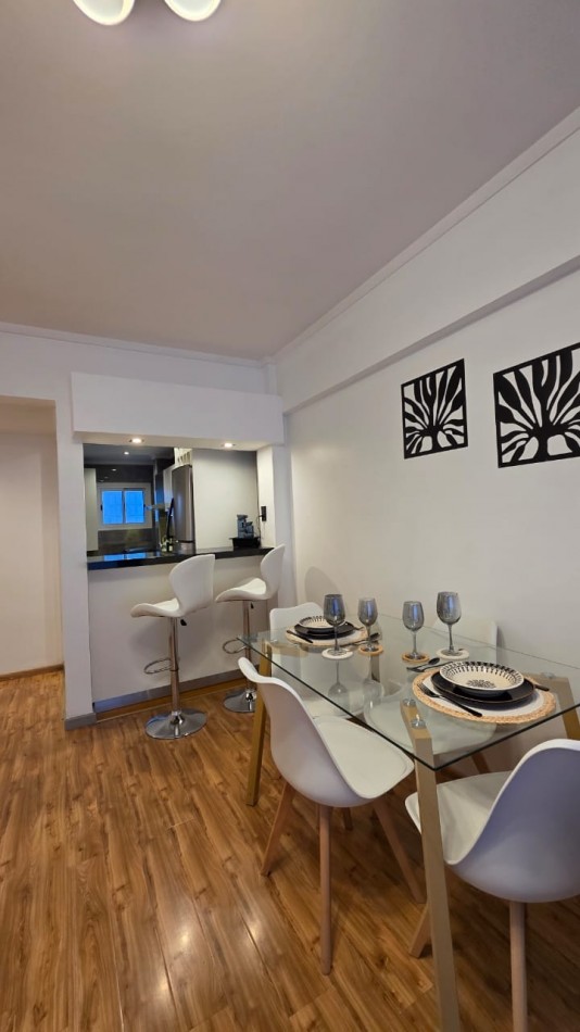 DEPARTAMENTO 3 AMBIENTES A LA CALLE CON BALCON Y ESPACIO DE COCHERA