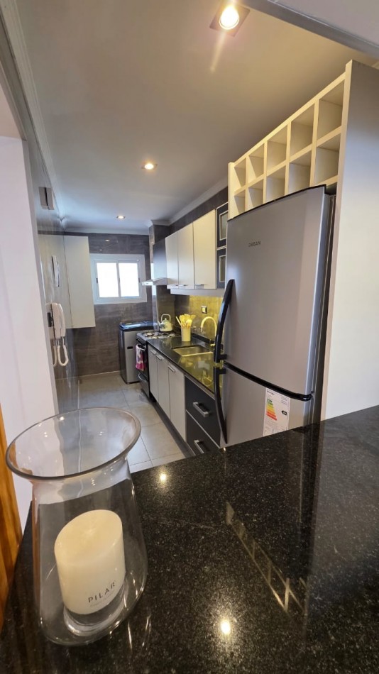 DEPARTAMENTO 3 AMBIENTES A LA CALLE CON BALCON Y ESPACIO DE COCHERA