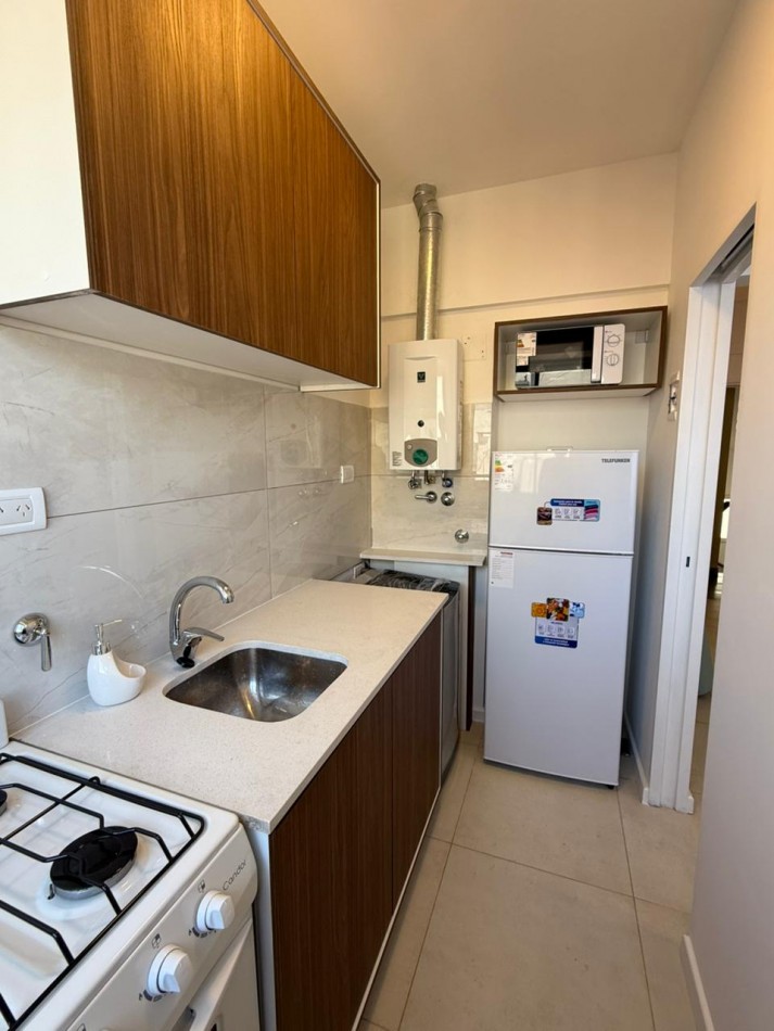 Departamento 1 ambiente con ventanal a la calle