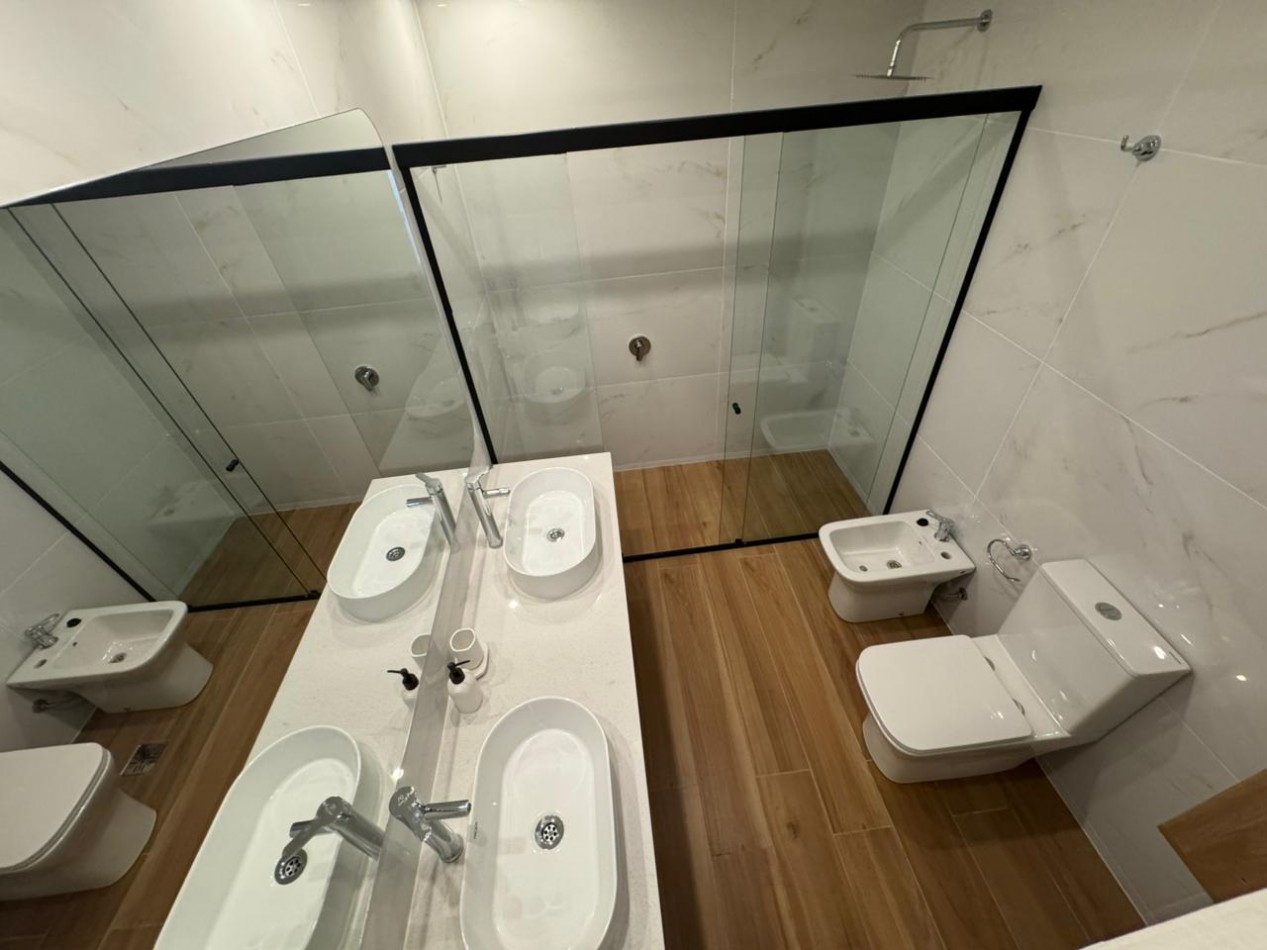 CASA EN PH AL FRENTE 5 AMBIENTES CON GARAGE