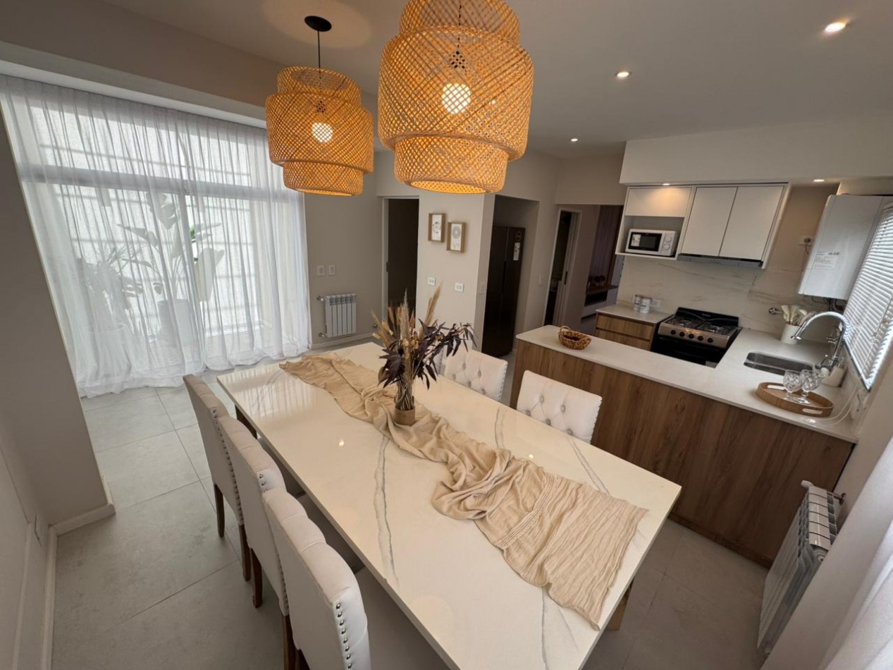 CASA EN PH AL FRENTE 5 AMBIENTES CON GARAGE