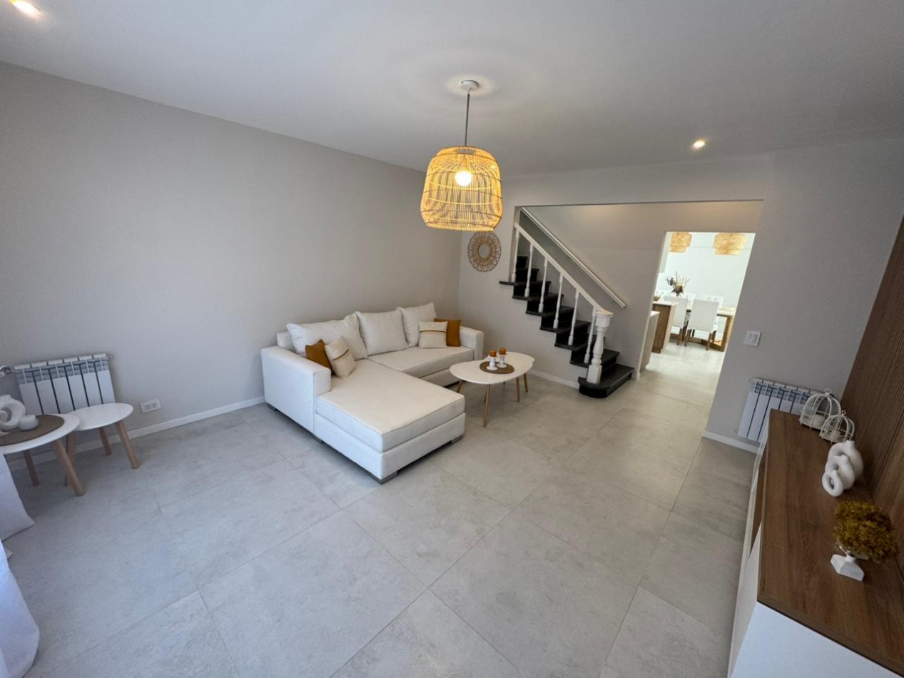 CASA EN PH AL FRENTE 5 AMBIENTES CON GARAGE