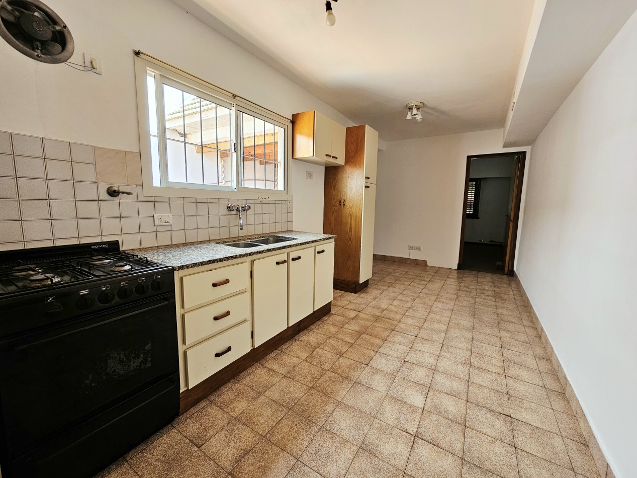 ALQUILER CHALET EN PH 3 AMBIENTES CON ESPACIO DE COCHERA