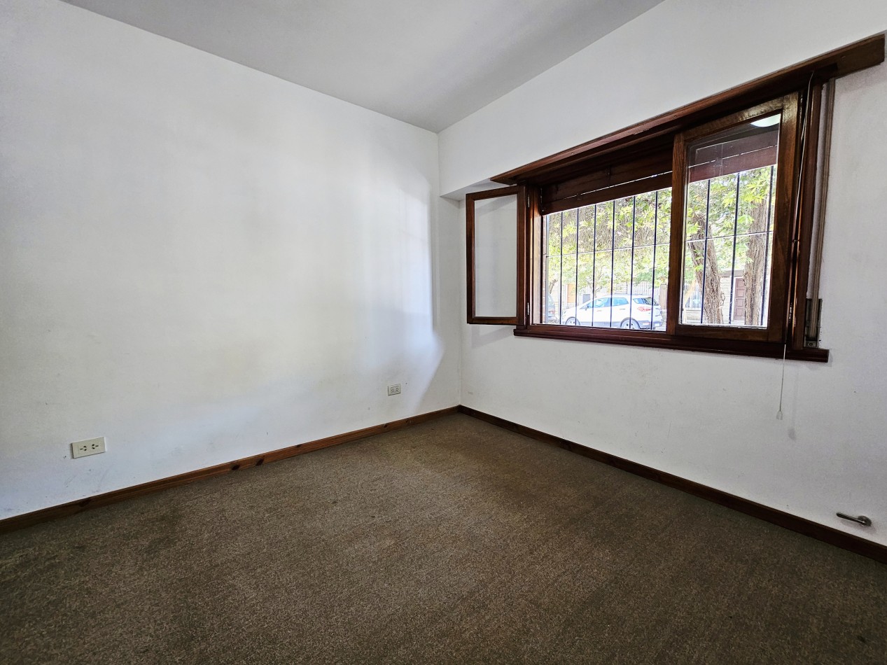 ALQUILER CHALET EN PH 3 AMBIENTES CON ESPACIO DE COCHERA