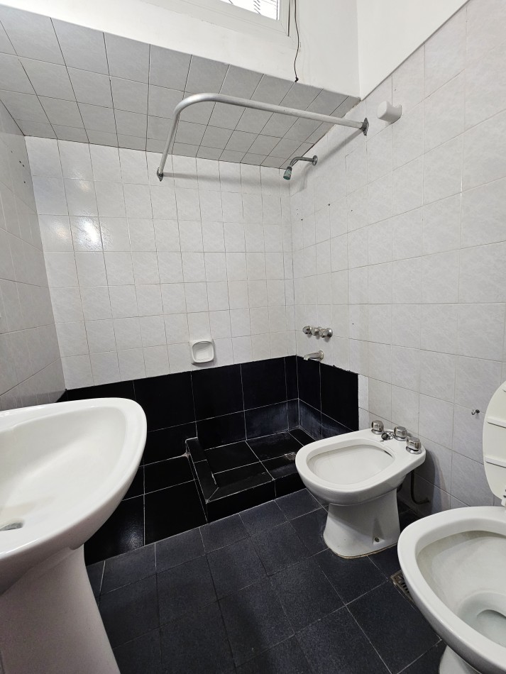 ALQUILER CHALET EN PH 3 AMBIENTES CON ESPACIO DE COCHERA