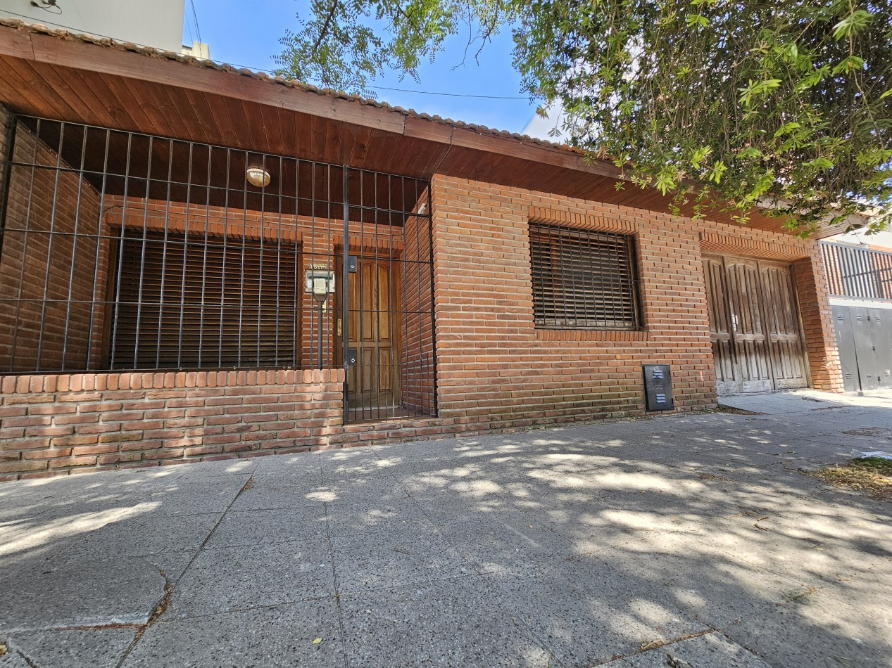 ALQUILER CHALET EN PH 3 AMBIENTES CON ESPACIO DE COCHERA