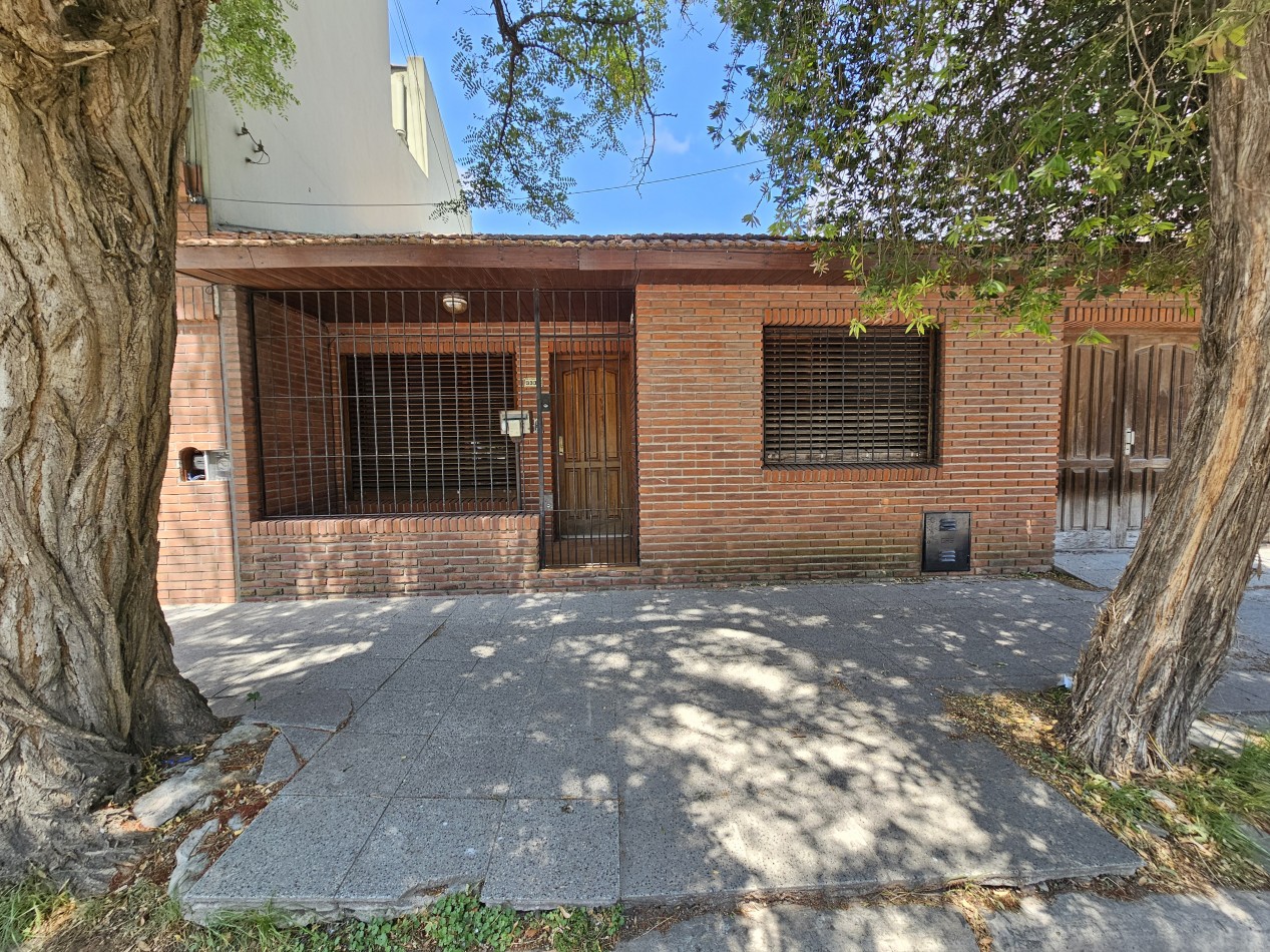 ALQUILER CHALET EN PH 3 AMBIENTES CON ESPACIO DE COCHERA