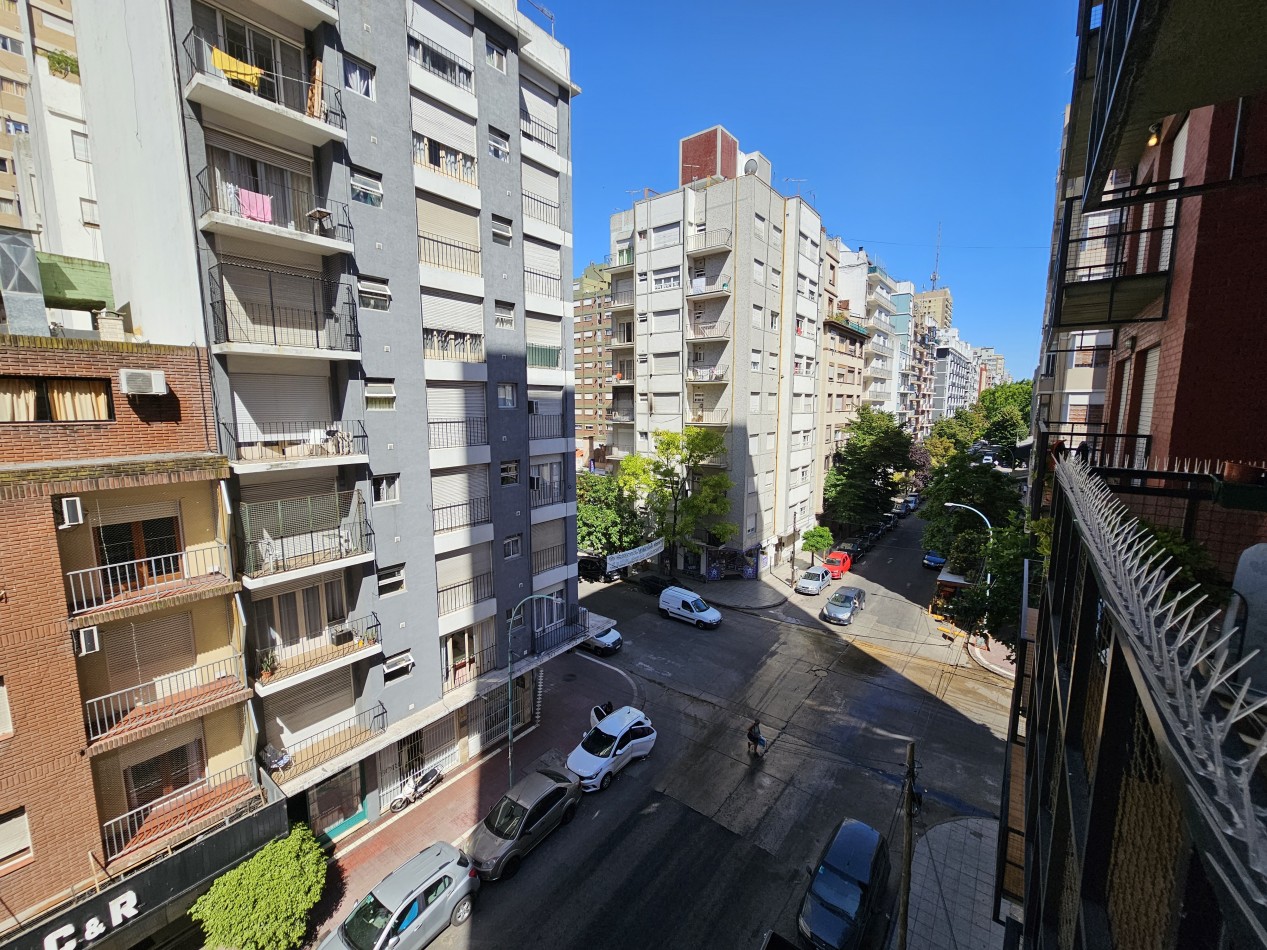 DEPARTAMENTO 2 AMBIENTES CON BALCON A LA CALLE EN VENTA MAR DEL PLATA